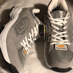 Shoes mens new size 8M leather athletic Avia grey lightweight durable laces